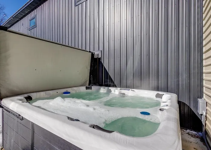 38-Acres Of Luxury By Notre Dame, 9Br, Indoor Pool